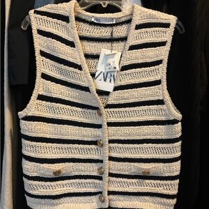 New with tags- Zara Black and Cream Striped Knit vest